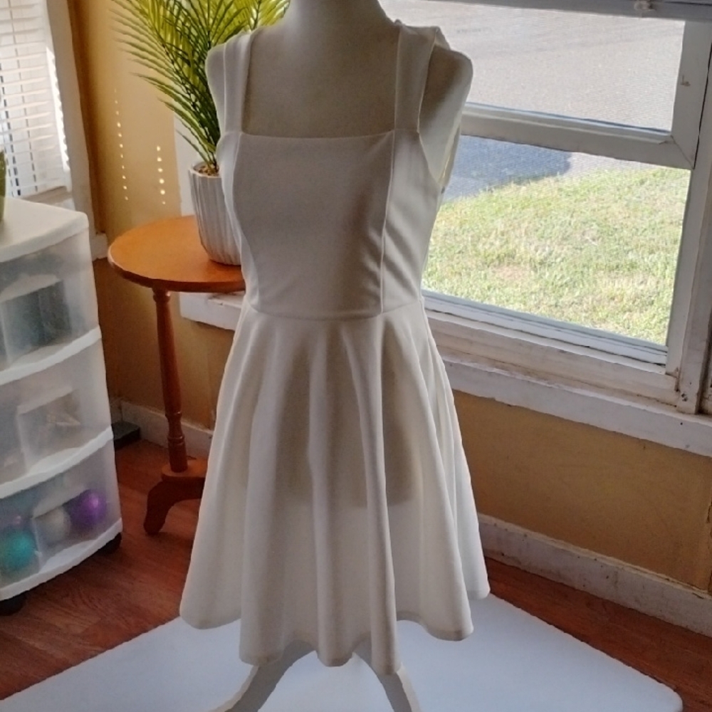 EUC WOMEN'S WHITE DRESS